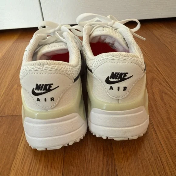 Nike Air Max - Picture 2 of 4